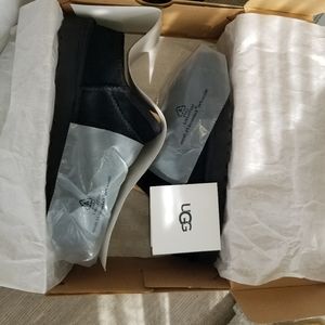 Ugg Classic slipper size 7 Black